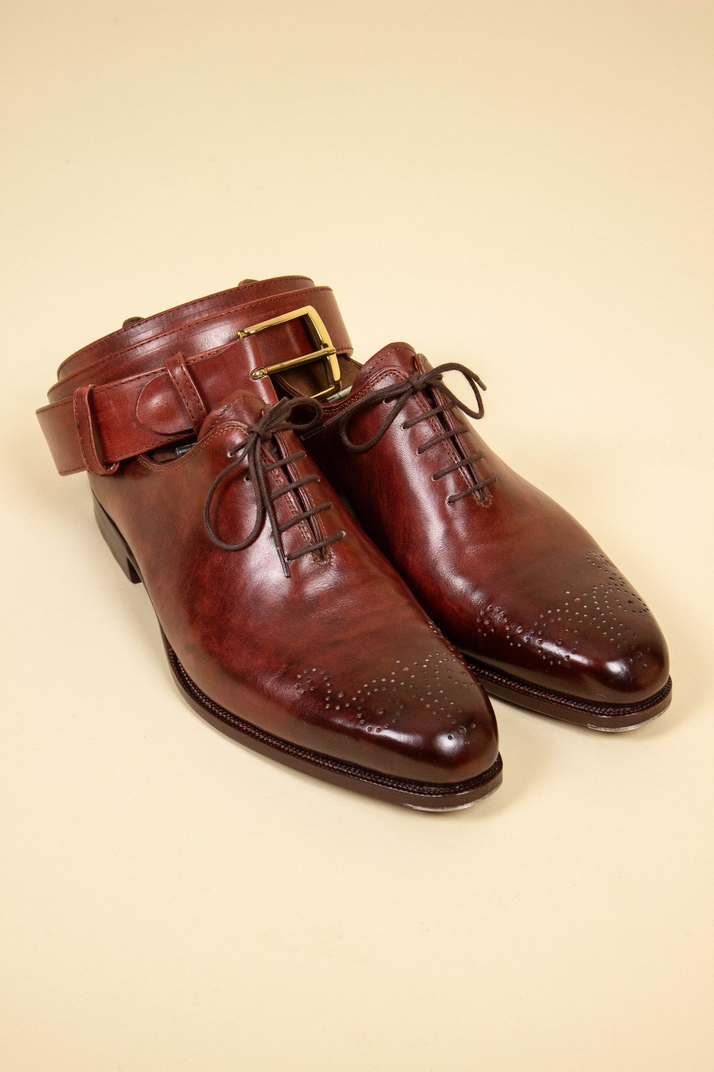 BESPOKE AUSTRIAN CONTEMPORARY BURGUNDY WHOLECUT SHOES BY MAFTEI, WITH MATCHING BELT INCLUDED. SIZE 41,5 (US 8.5/UK 8)