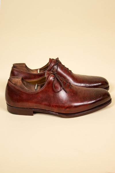BESPOKE AUSTRIAN CONTEMPORARY BURGUNDY WHOLECUT SHOES BY MAFTEI, WITH MATCHING BELT INCLUDED. SIZE 41,5 (US 8.5/UK 8)