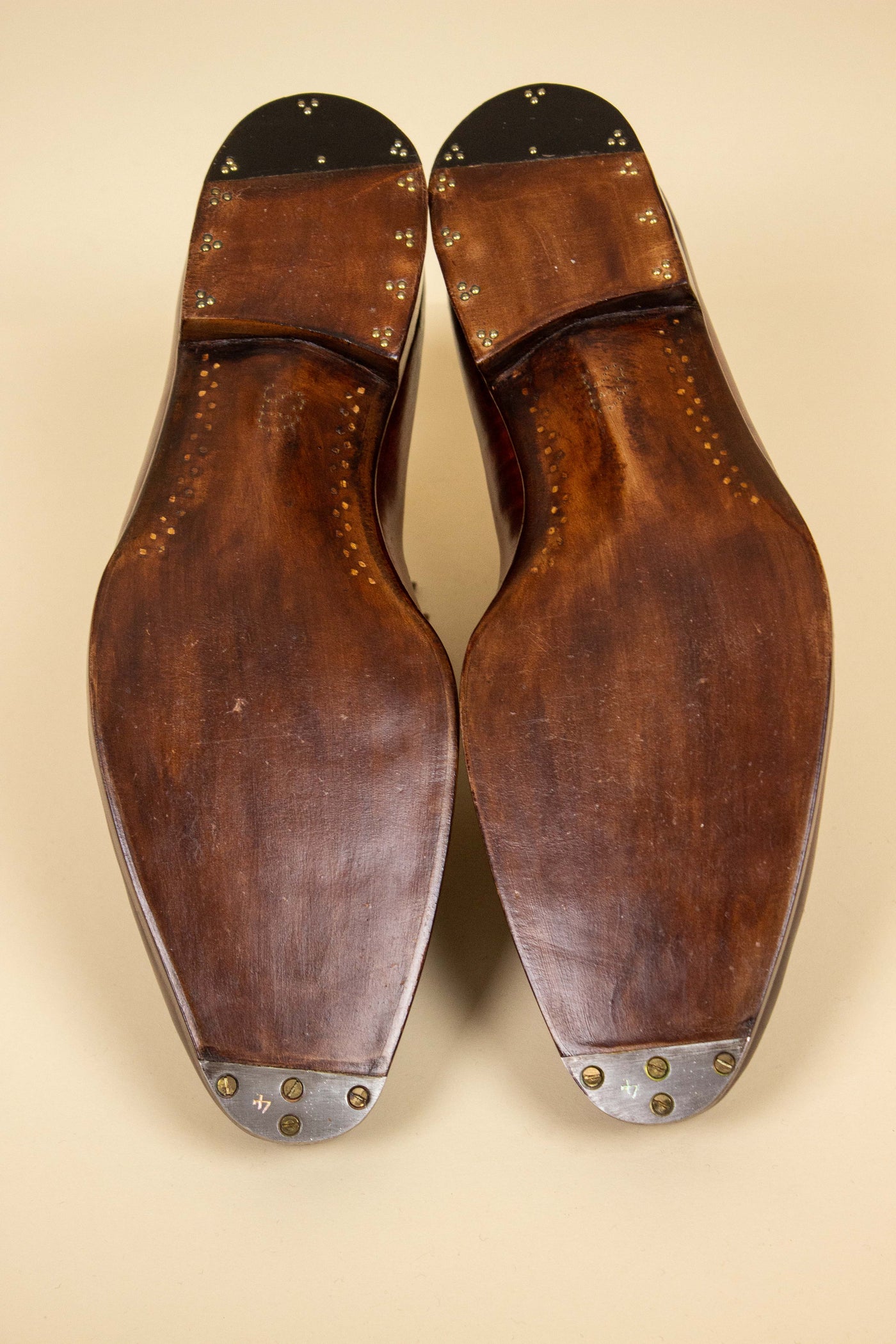 BESPOKE AUSTRIAN CONTEMPORARY BURGUNDY WHOLECUT SHOES BY MAFTEI, WITH MATCHING BELT INCLUDED. SIZE 41,5 (US 8.5/UK 8)