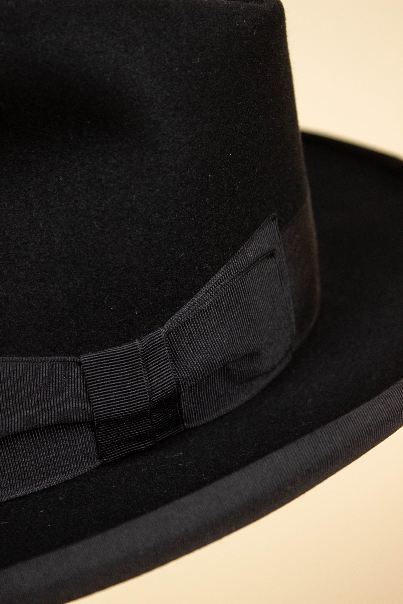 ITALIAN 1940S/1950S BLACK HOMBURG FELT HAT BY BORSALINO. SIZE 58,5