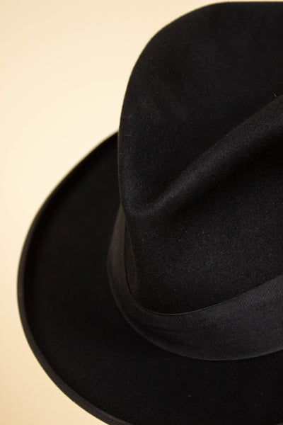 ITALIAN 1940S/1950S BLACK HOMBURG FELT HAT BY BORSALINO. SIZE 58,5