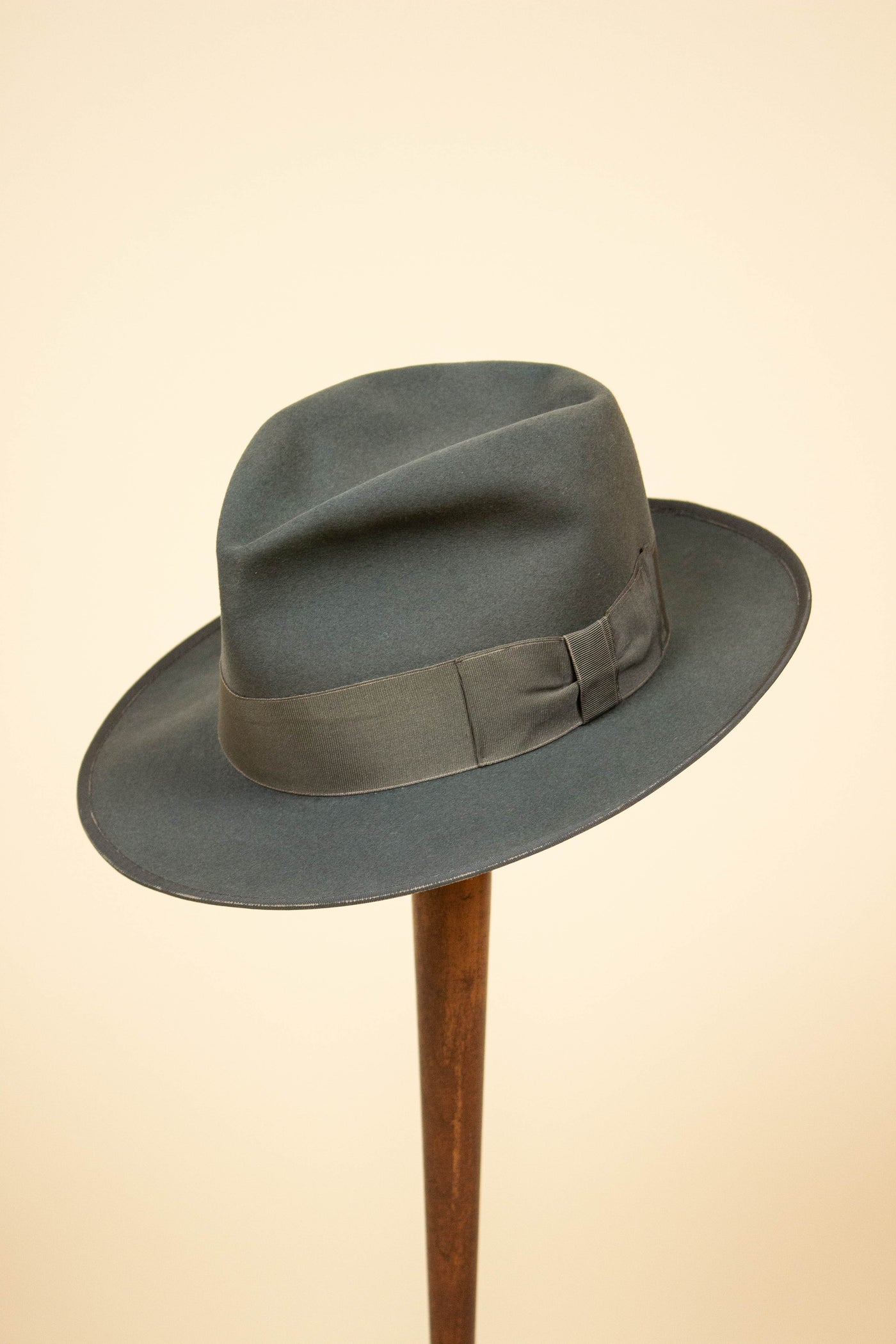 ITALIAN 1940S/1950S GREEN FEDORA FELT HAT BY BORSALINO. SIZE 54