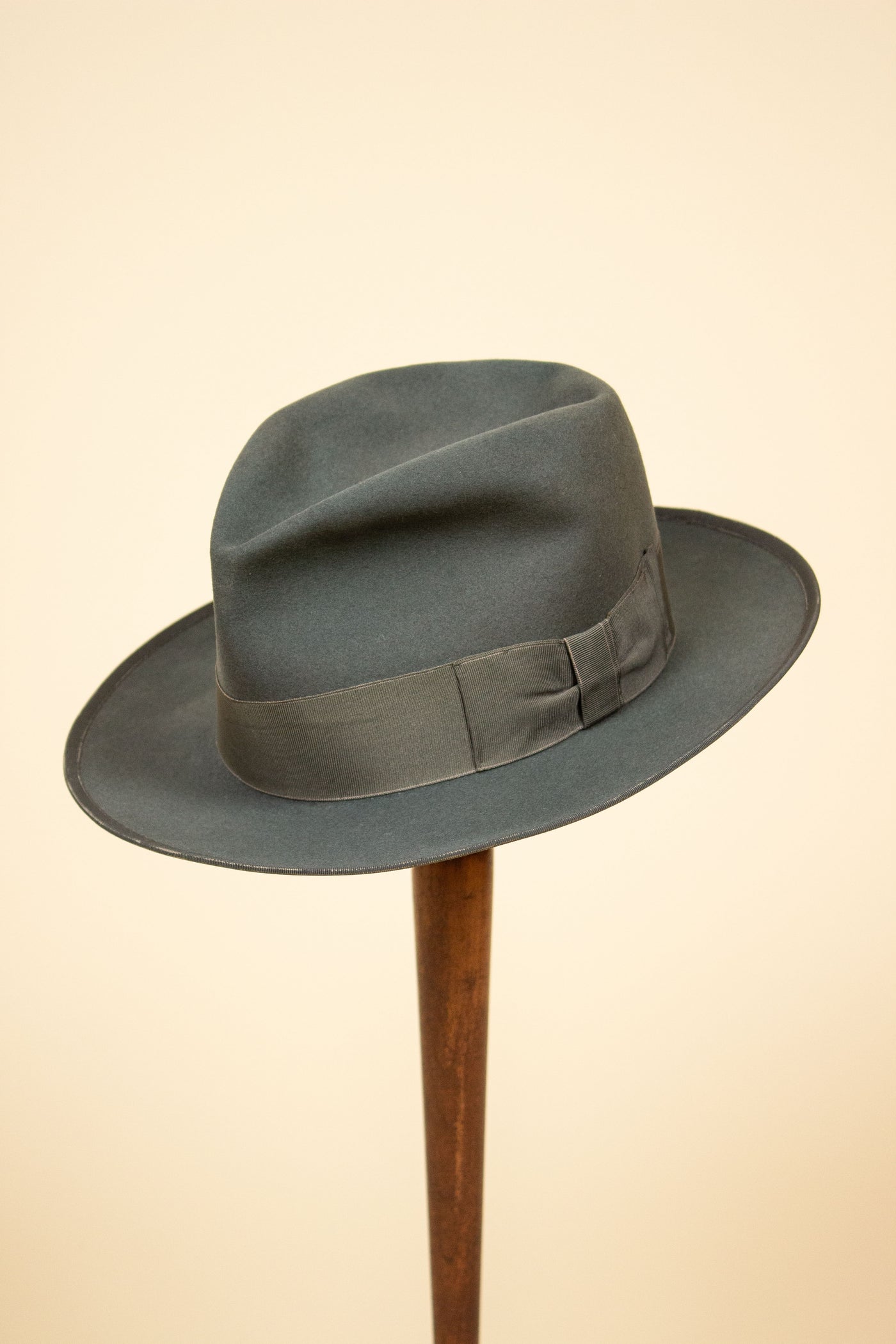 ITALIAN 1940S/1950S GREEN FEDORA FELT HAT BY BORSALINO. SIZE 54