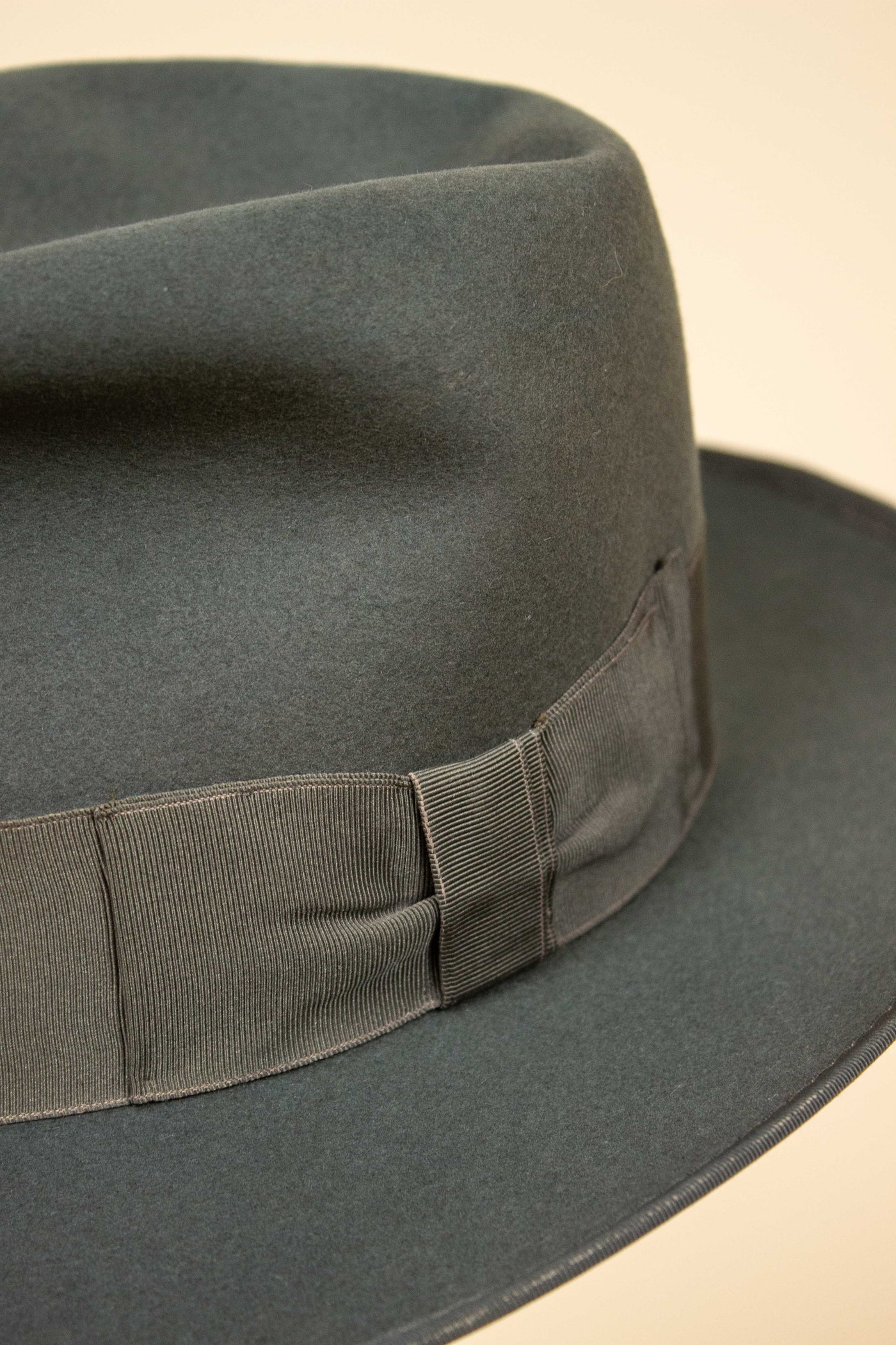 ITALIAN 1940S/1950S GREEN FEDORA FELT HAT BY BORSALINO. SIZE 54