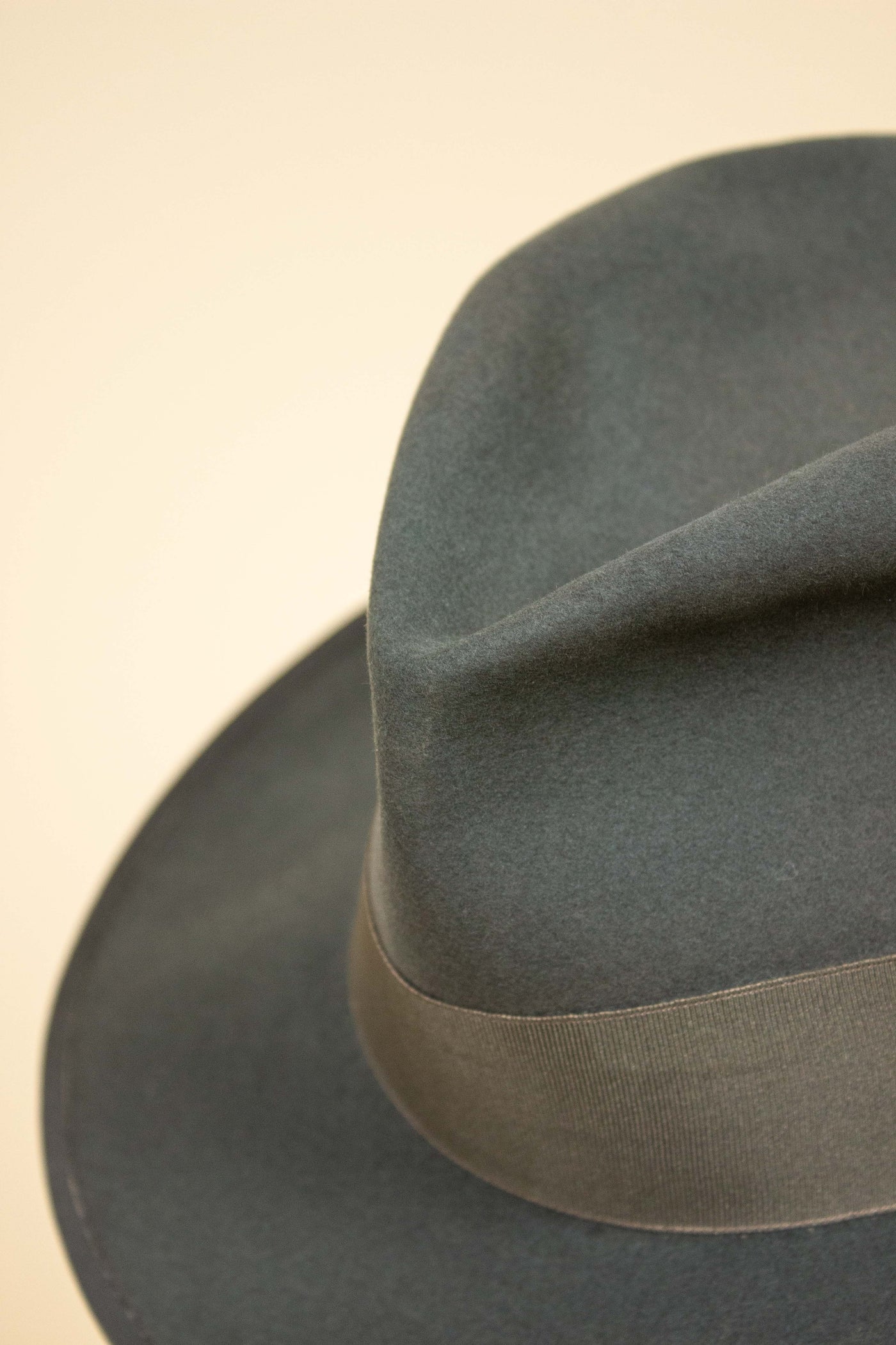 ITALIAN 1940S/1950S GREEN FEDORA FELT HAT BY BORSALINO. SIZE 54