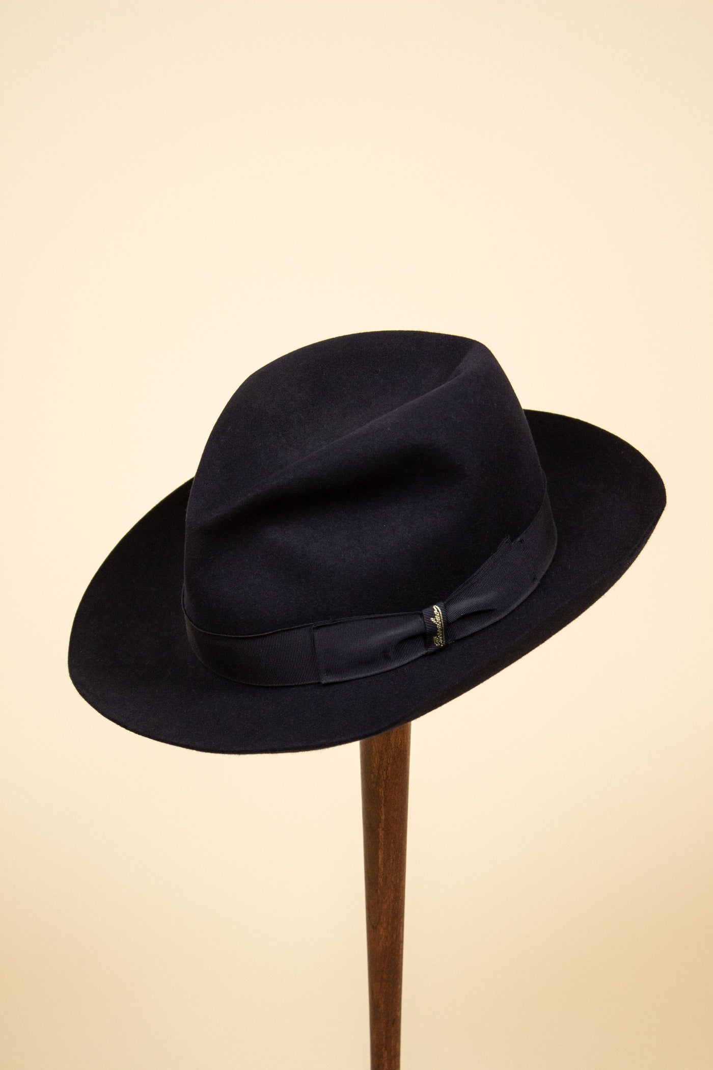 ITALIAN 2000S BLACK FEDORA FELT HAT BY BORSALINO. SIZE 63