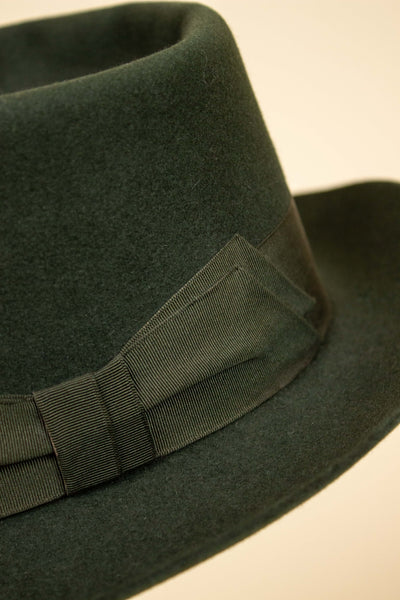 AUSTRIAN 1930S/1940S DARK GREEN FELT HAT BY DOBESCH. SIZE 57