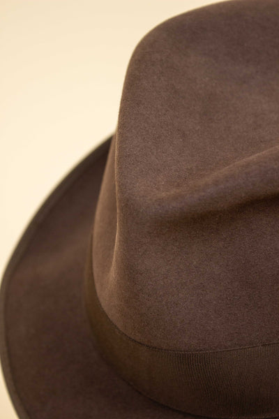 BRITISH 1950S MEDIUM BROWN FELT HAT BY HENRY CRANFORD & SONS. SIZE 57