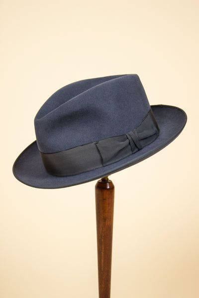 PORTUGESE 1950S GREY-BLUE FELT HAT BY KENT. SIZE 56,5