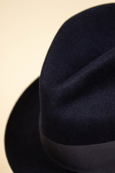 BRITISH 1960S/1970S DARK BLUE FELT HAT BY THE WATSON HAT. SIZE 57