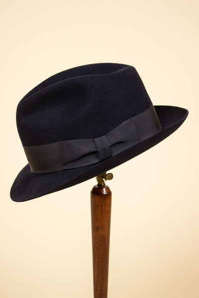 BRITISH 1960S/1970S DARK BLUE FELT HAT BY THE WATSON HAT. SIZE 57