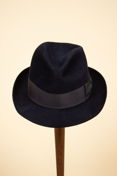 BRITISH 1960S/1970S DARK BLUE FELT HAT BY THE WATSON HAT. SIZE 57