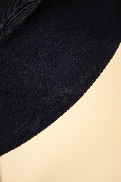 BRITISH 1960S/1970S DARK BLUE FELT HAT BY THE WATSON HAT. SIZE 57