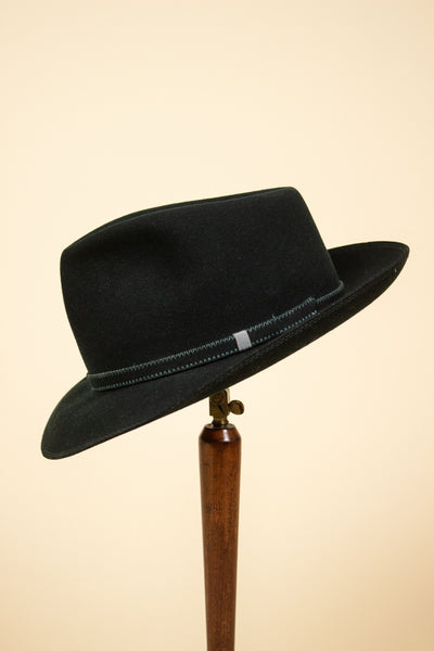 AMERICAN 1930S/1940S DARK GREEN FELT HAT BY WENTON. SIZE 57