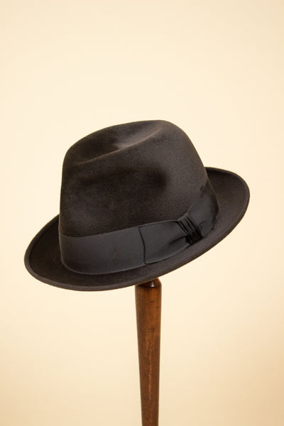 BRITISH 1950S GREY FELT HAT BY HENRY CRANFORD & SONS. SIZE 57,5