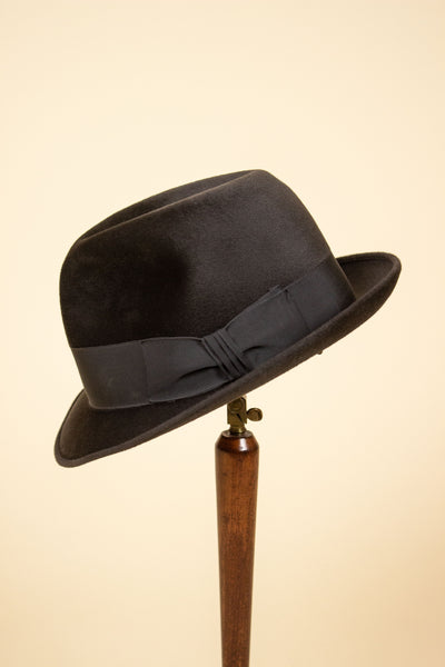 BRITISH 1950S GREY FELT HAT BY HENRY CRANFORD & SONS. SIZE 57,5