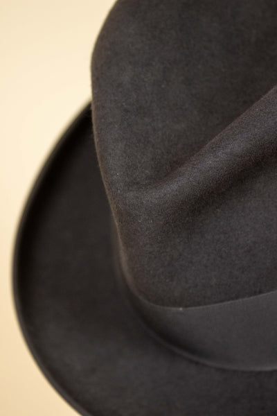 BRITISH 1950S/1960S DARK GREY HOMBURG HAT BY PERCY JONES & CO. SIZE 57,5