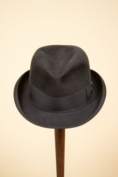 BRITISH 1950S/1960S DARK GREY HOMBURG HAT BY PERCY JONES & CO. SIZE 57,5