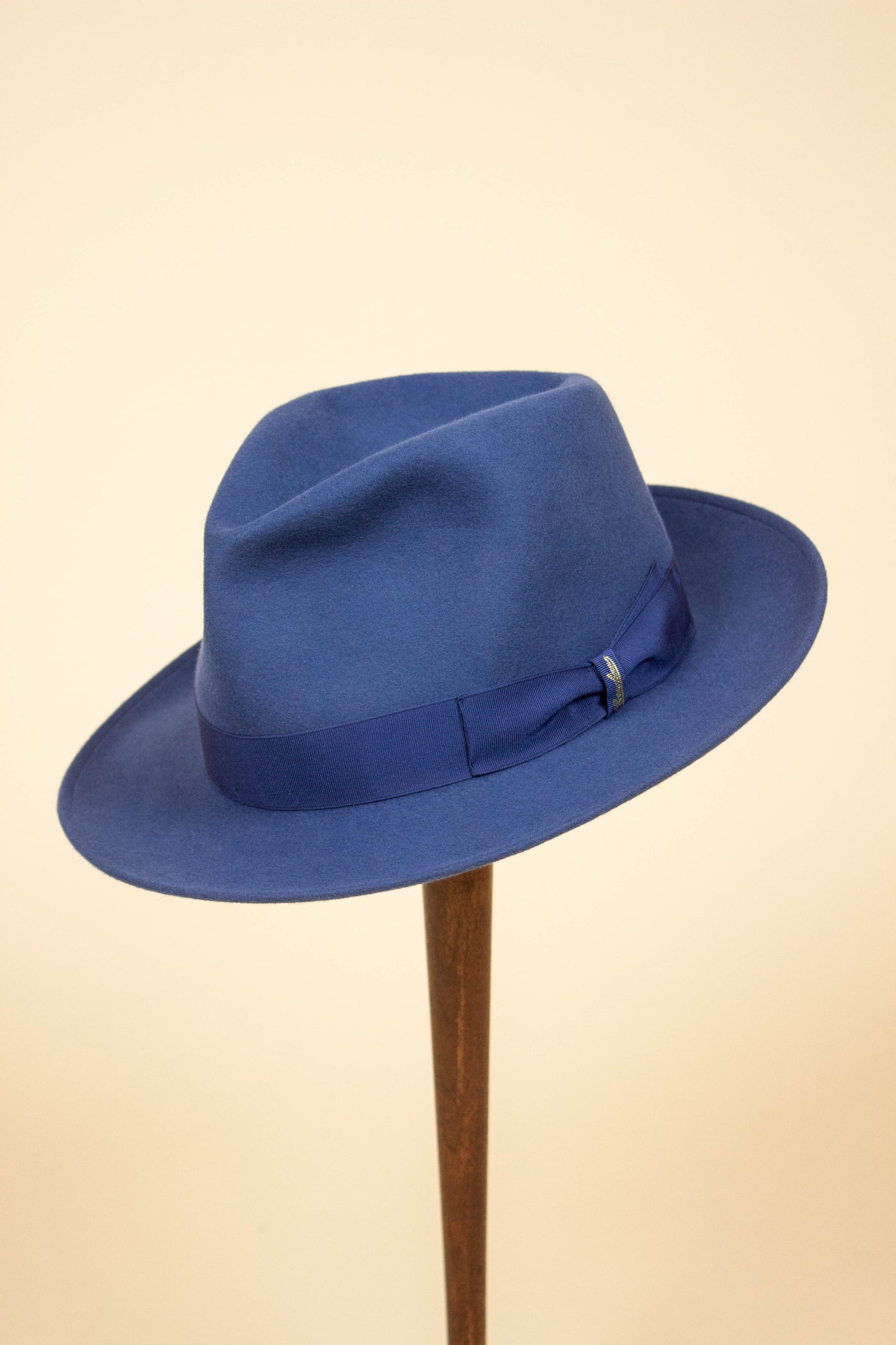 ITALIAN 2000S BLUE FEDORA FELT HAT BY BORSALINO. SIZE 62