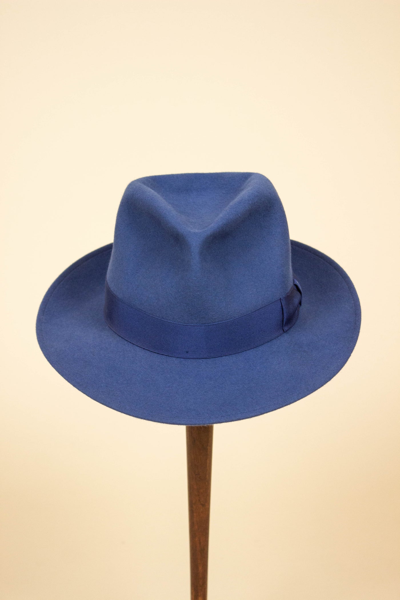 ITALIAN 2000S BLUE FEDORA FELT HAT BY BORSALINO. SIZE 62