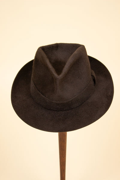 ITALIAN 1940S/1950S DARK BROWN FELT HAT BY BORMIDA. SIZE 58,5