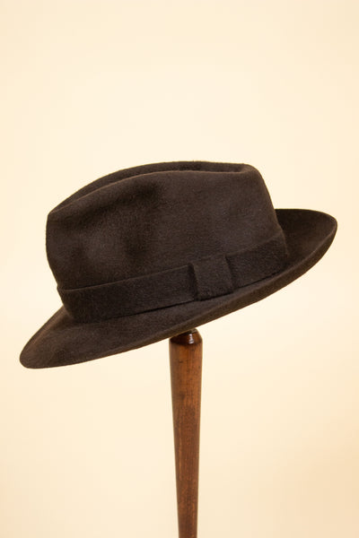 ITALIAN 1940S/1950S DARK BROWN FELT HAT BY BORMIDA. SIZE 58,5