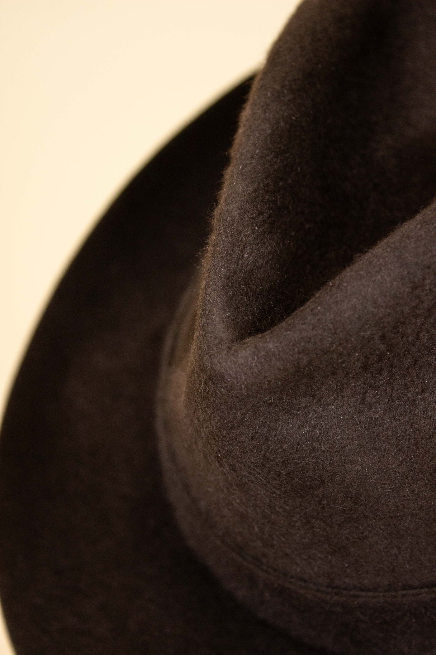 ITALIAN 1940S/1950S DARK BROWN FELT HAT BY BORMIDA. SIZE 58,5