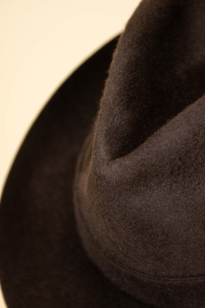 ITALIAN 1940S/1950S DARK BROWN FELT HAT BY BORMIDA. SIZE 58,5