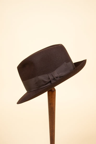 BRITISH 1950S BROWN FELT HAT BY SCOTT & CO. SIZE 58,5