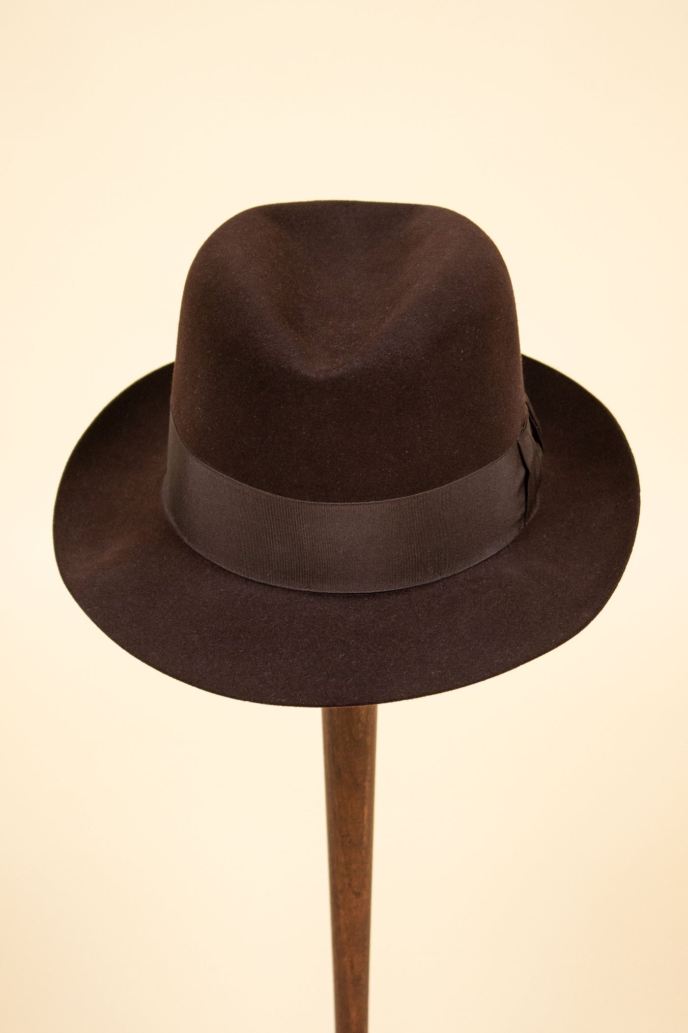 BRITISH 1950S BROWN FELT HAT BY SCOTT & CO. SIZE 58,5