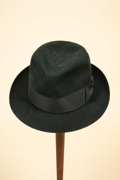 BRITISH 1950S DARK GREEN FELT HAT BY BURNLEY. SIZE 58