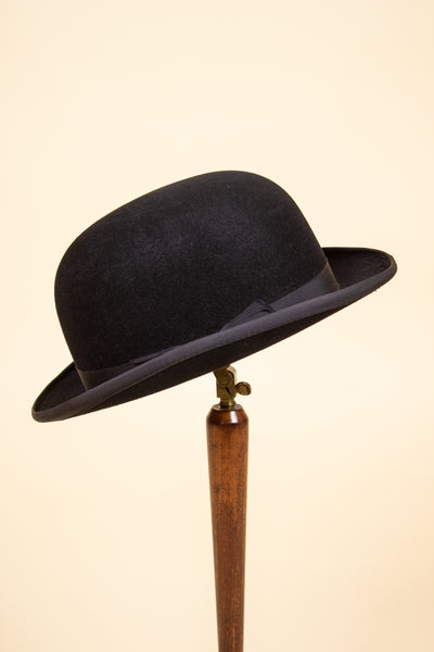 BRITISH 1950S/1960S BLACK BOWLER FELT HAT BY FAILSWORTH. SIZE 56 CM