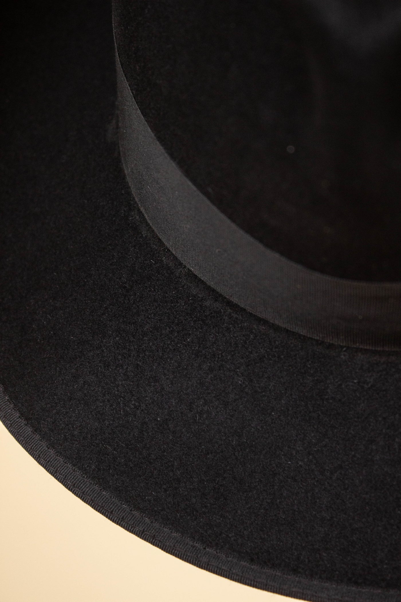 ITALIAN 1930S/1940S BLACK FELT HAT BY BARBISIO. SIZE 59