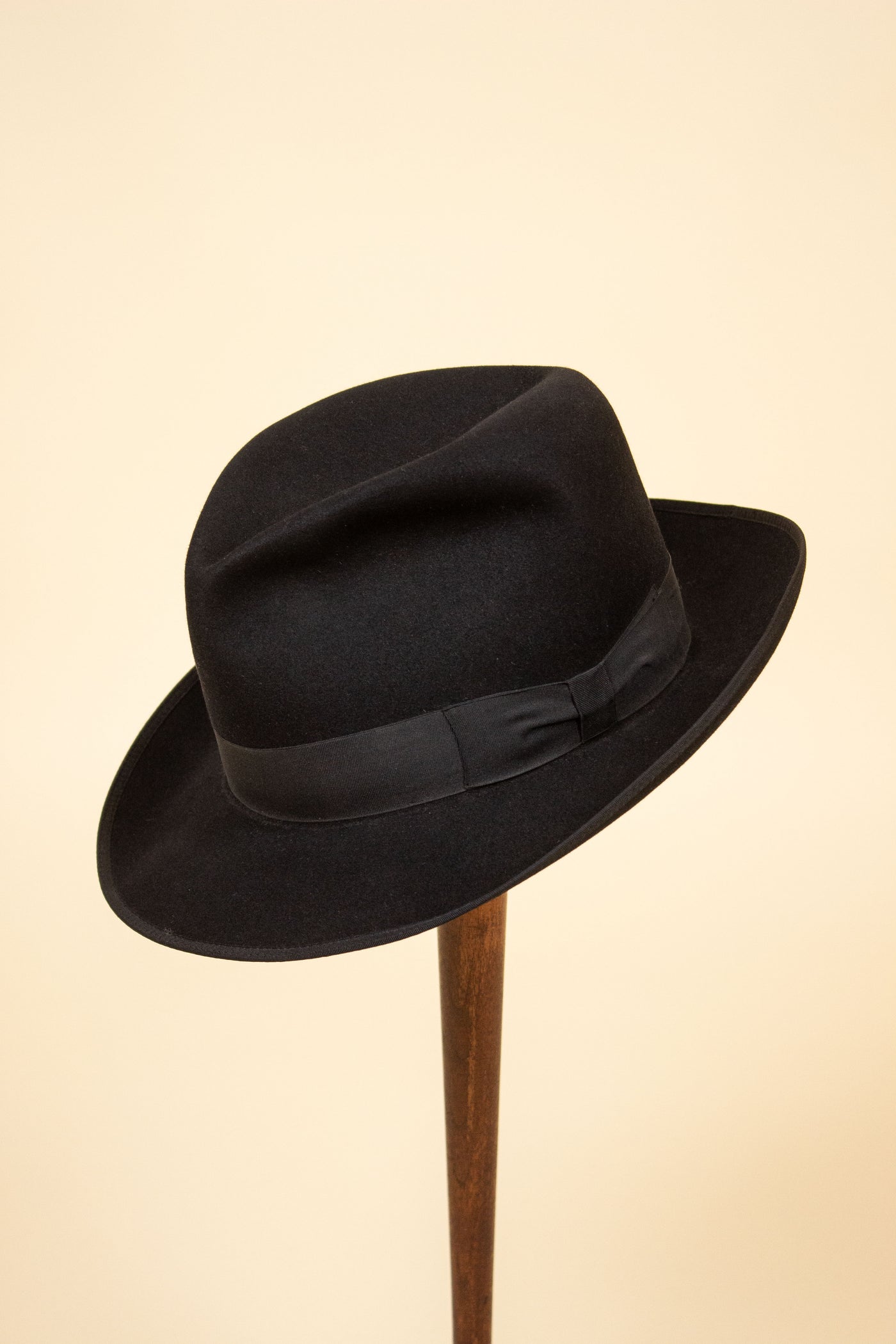 ITALIAN 1930S/1940S BLACK FELT HAT BY BARBISIO. SIZE 59