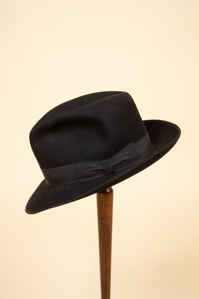 ITALIAN 1930S/1940S BLACK FELT HAT BY BARBISIO. SIZE 59