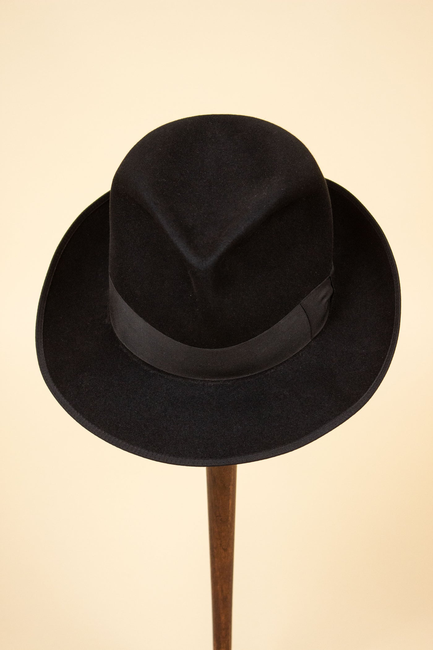 ITALIAN 1930S/1940S BLACK FELT HAT BY BARBISIO. SIZE 59