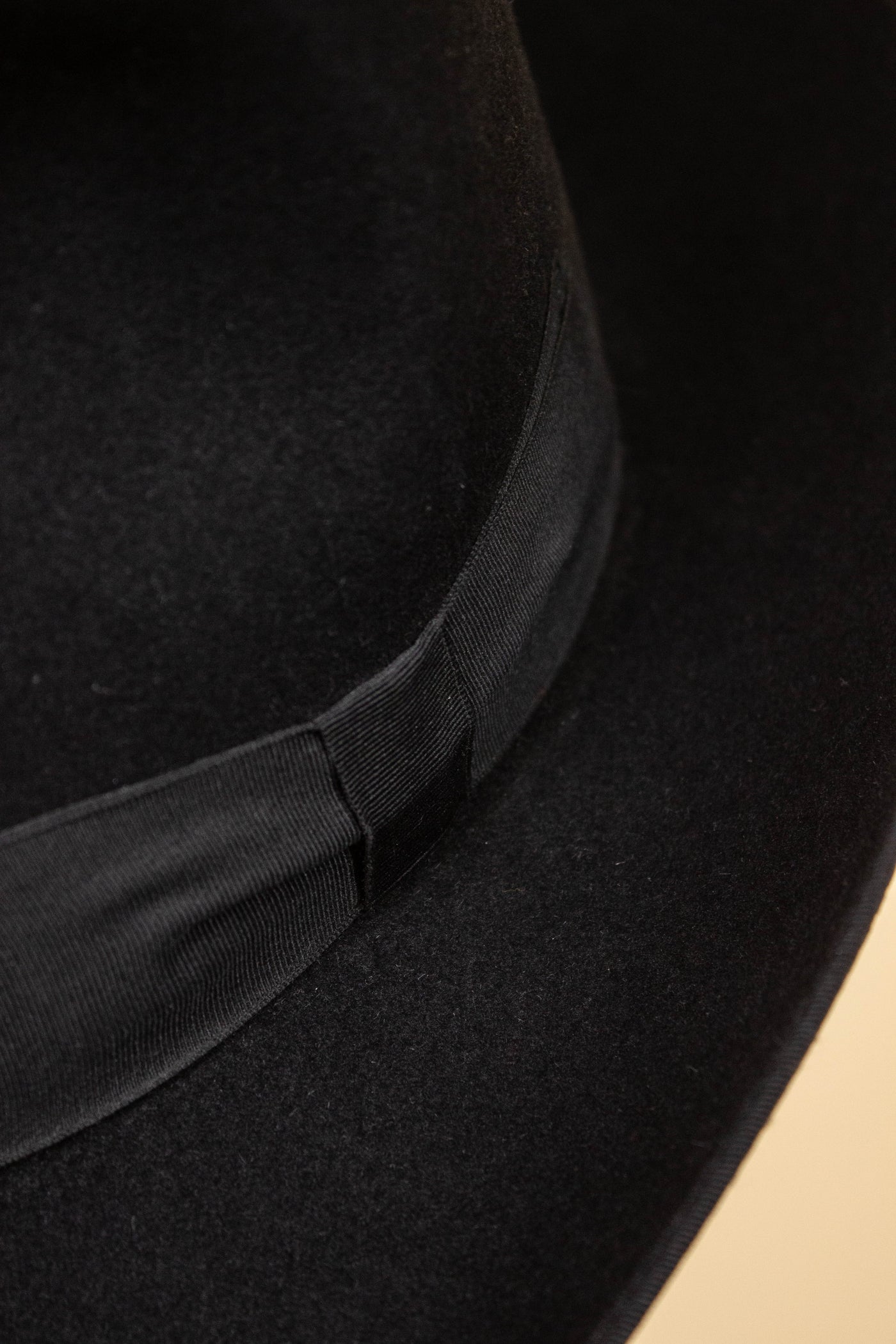 ITALIAN 1930S/1940S BLACK FELT HAT BY BARBISIO. SIZE 59