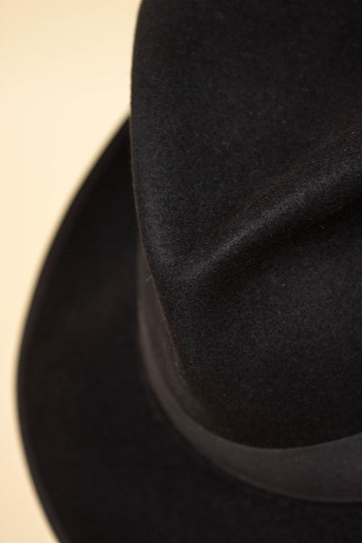 ITALIAN 1930S/1940S BLACK FELT HAT BY BARBISIO. SIZE 59