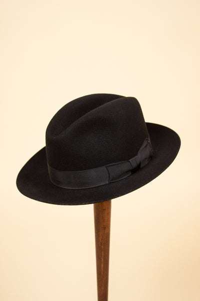 DANISH 1950S/1960S BLACK FELT HAT BY DANFELT. SIZE 54,5