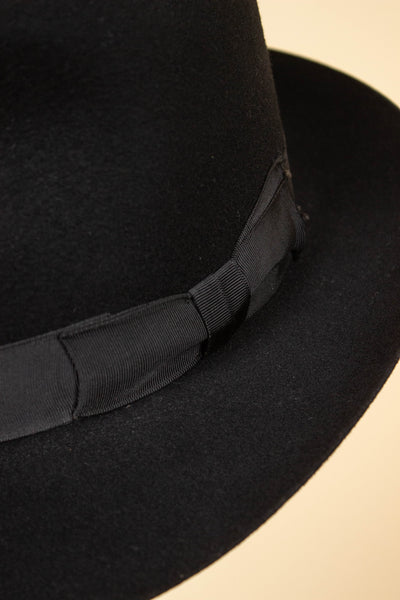 DANISH 1950S/1960S BLACK FELT HAT BY DANFELT. SIZE 54,5