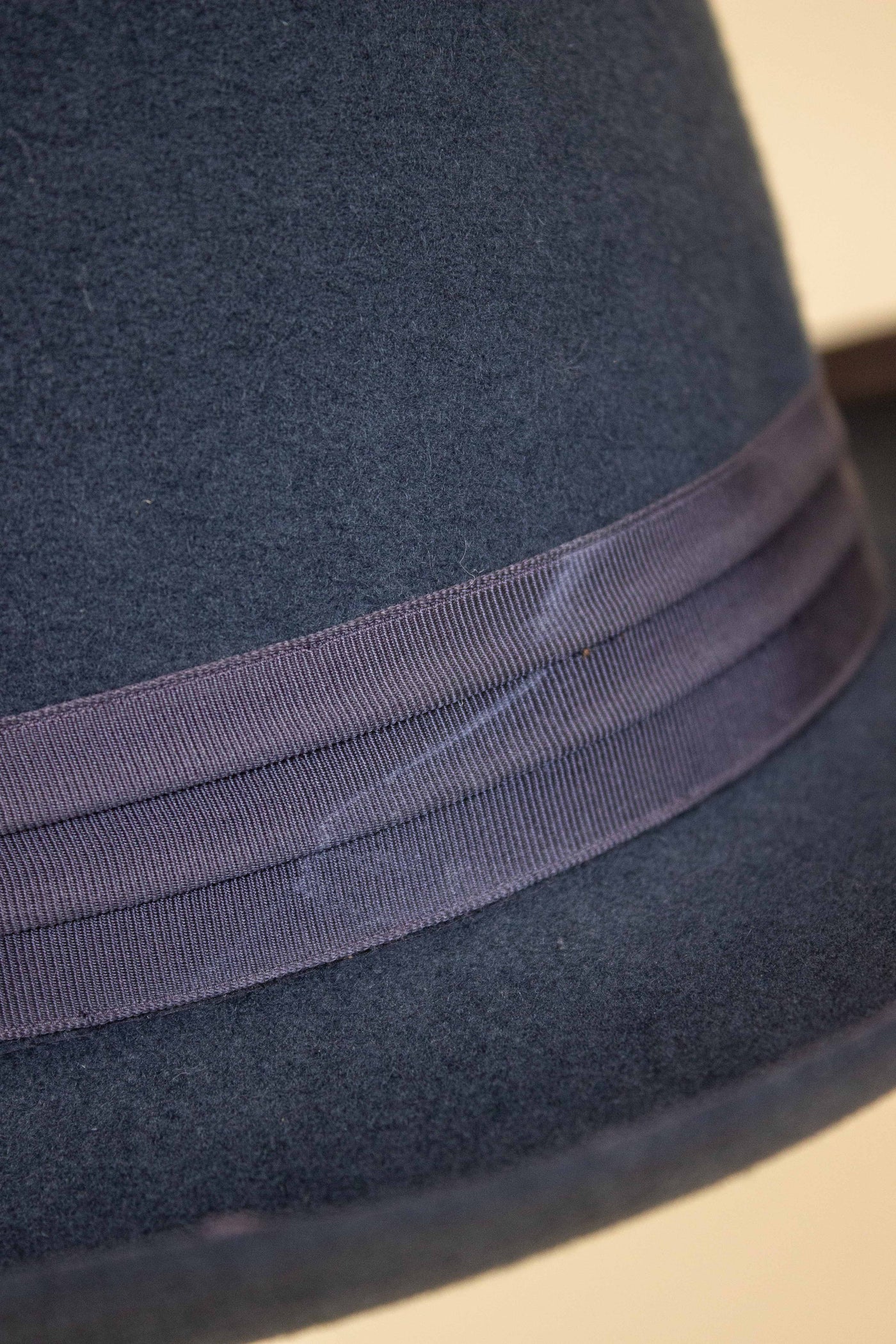 ITALIAN 1920S/1930S PETROL BLUE FELT HAT BY A-HATTEN. SIZE 57