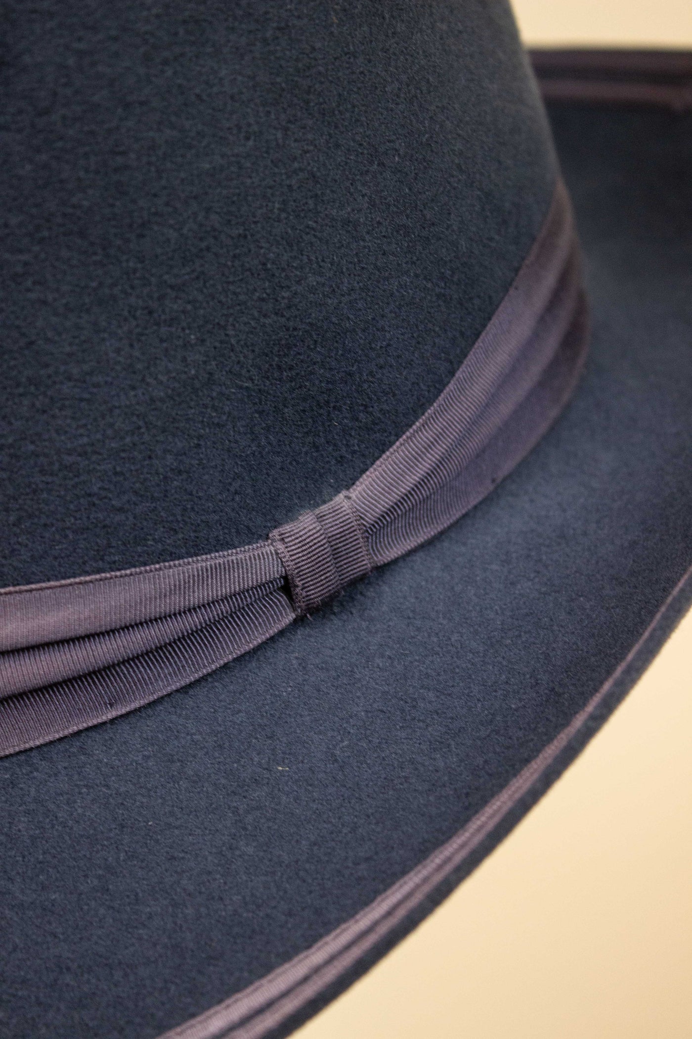 ITALIAN 1920S/1930S PETROL BLUE FELT HAT BY A-HATTEN. SIZE 57