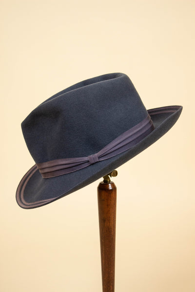 ITALIAN 1920S/1930S PETROL BLUE FELT HAT BY A-HATTEN. SIZE 57