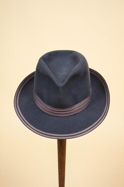 ITALIAN 1920S/1930S PETROL BLUE FELT HAT BY A-HATTEN. SIZE 57