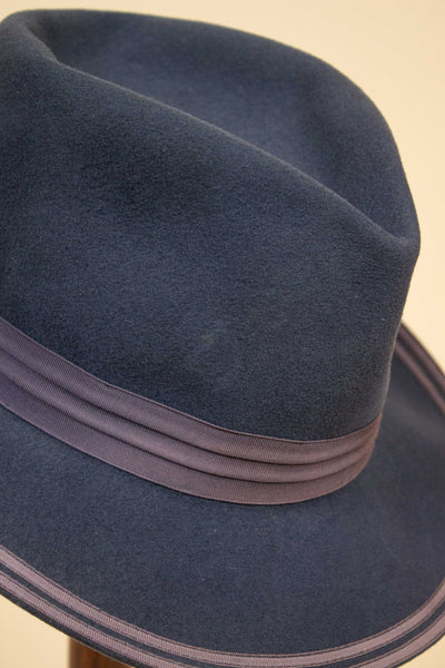 ITALIAN 1920S/1930S PETROL BLUE FELT HAT BY A-HATTEN. SIZE 57