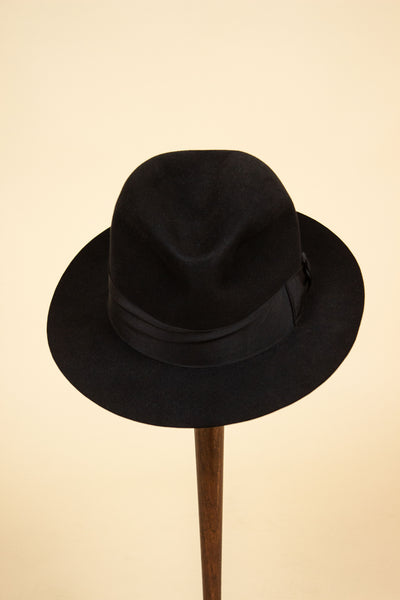 1950S BLACK FEDORA BY CHAMPION. SIZE 58,5