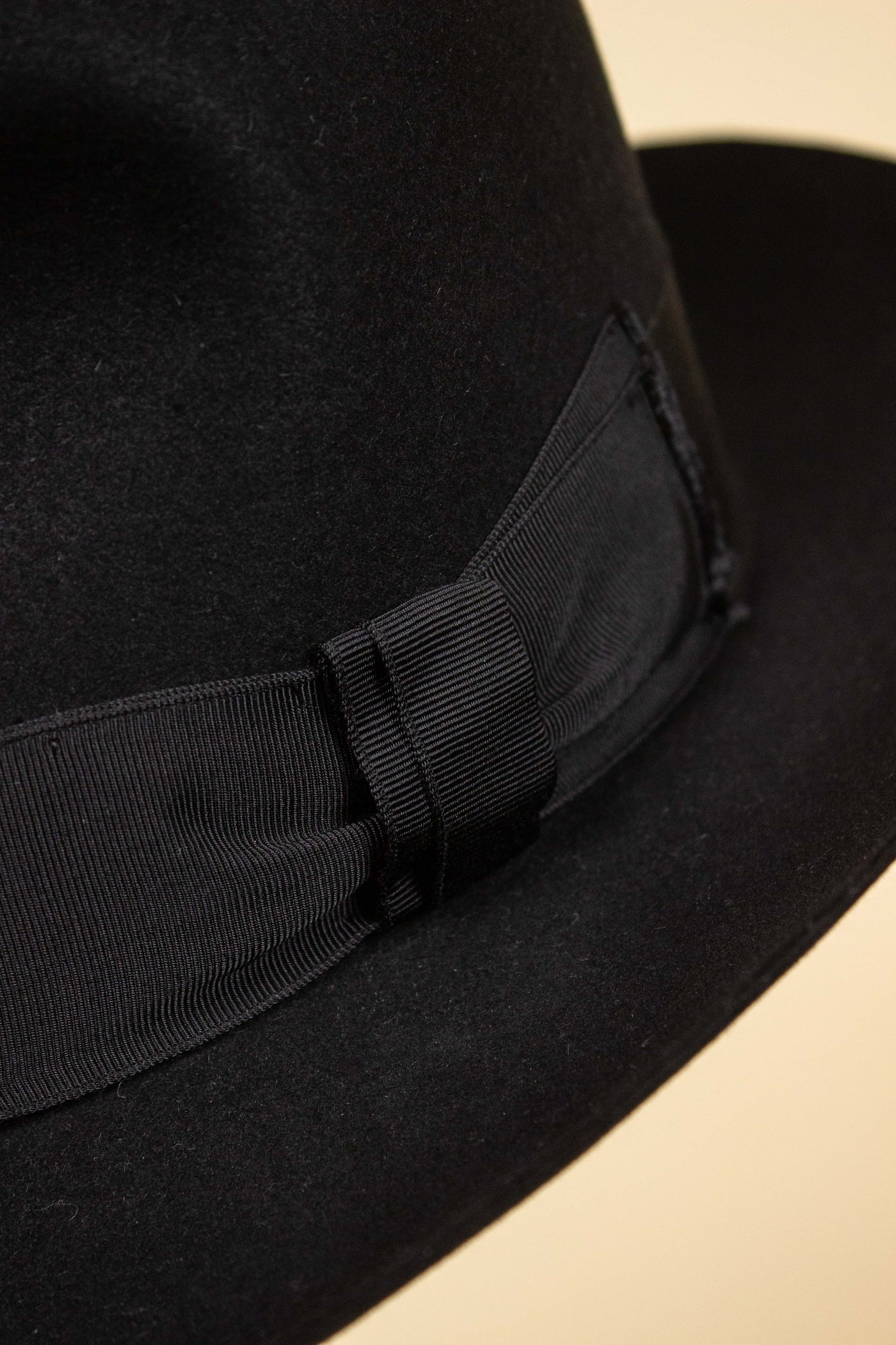 1950S BLACK FEDORA BY CHAMPION. SIZE 58,5