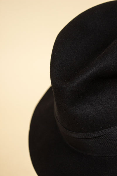 1950S BLACK FEDORA BY CHAMPION. SIZE 58,5