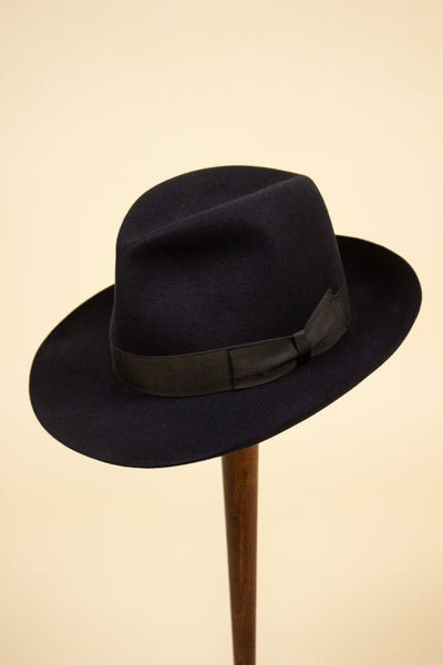ITALIAN 1950S/1960S BLACK FEDORA BY BORSALINO. SIZE CA EU 57