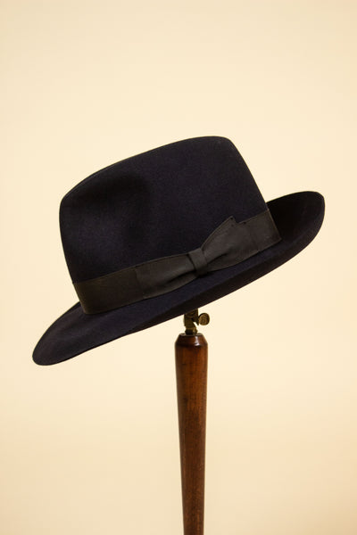 ITALIAN 1950S/1960S BLACK FEDORA BY BORSALINO. SIZE CA EU 57